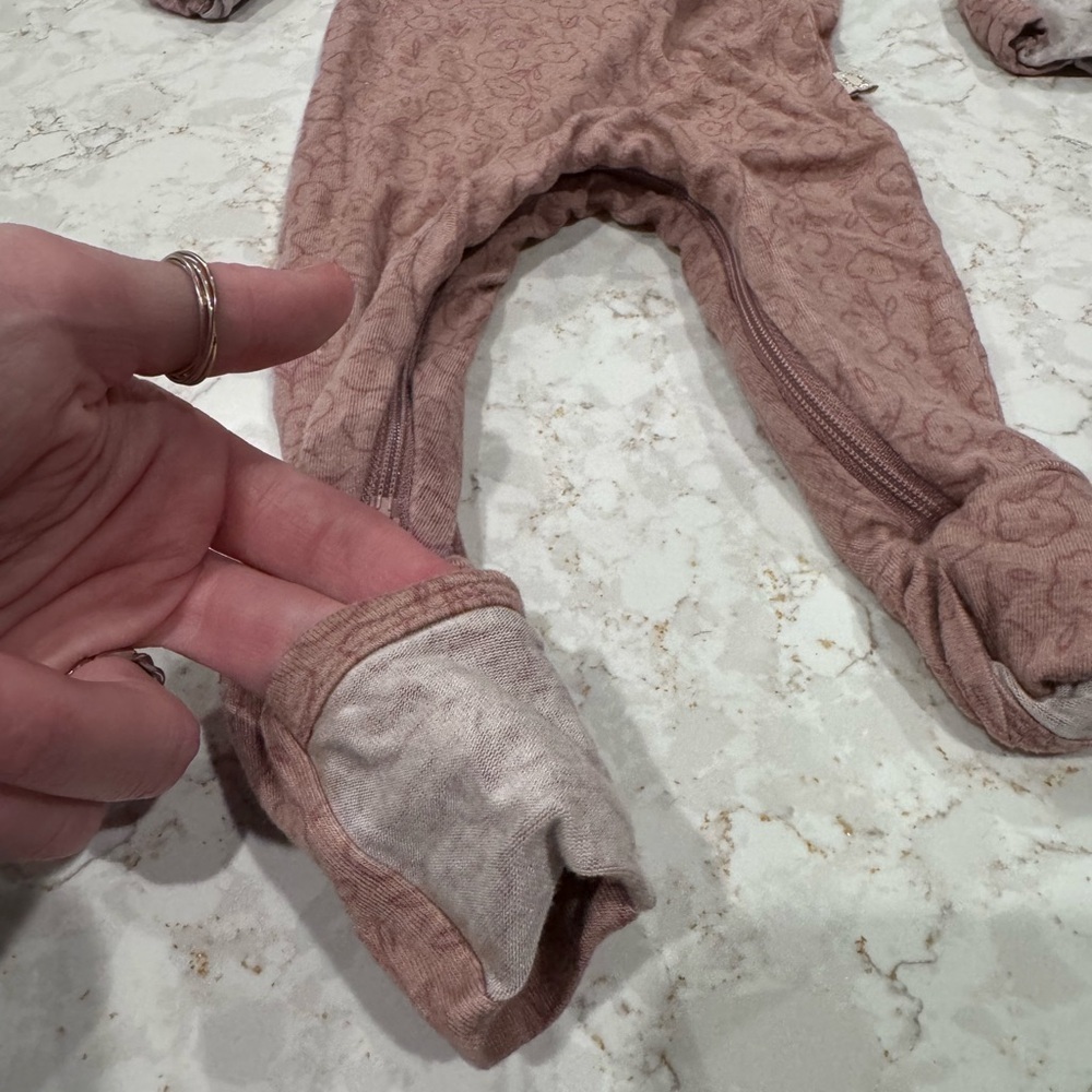 Pink Baby Onesie with Footies and zipper 0-3 months - Picture 5 of 5